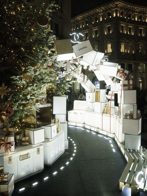 albero di natale chanel|Albero di Natale Chanel Milano, ecco come registrarsi .